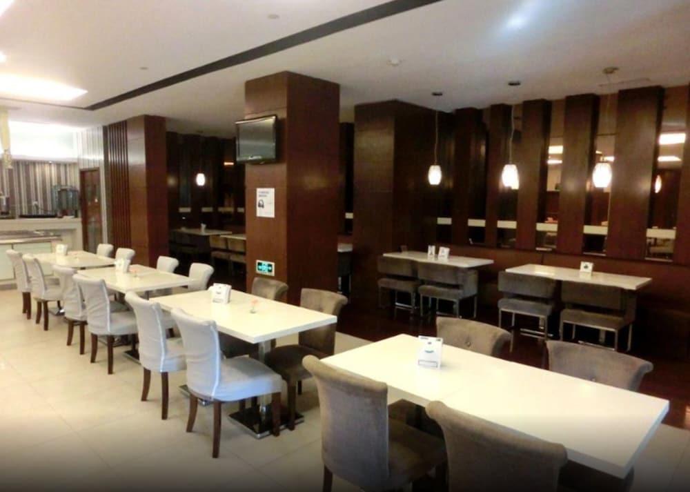 Express Jinqiao By Ihg 3* Shanghai