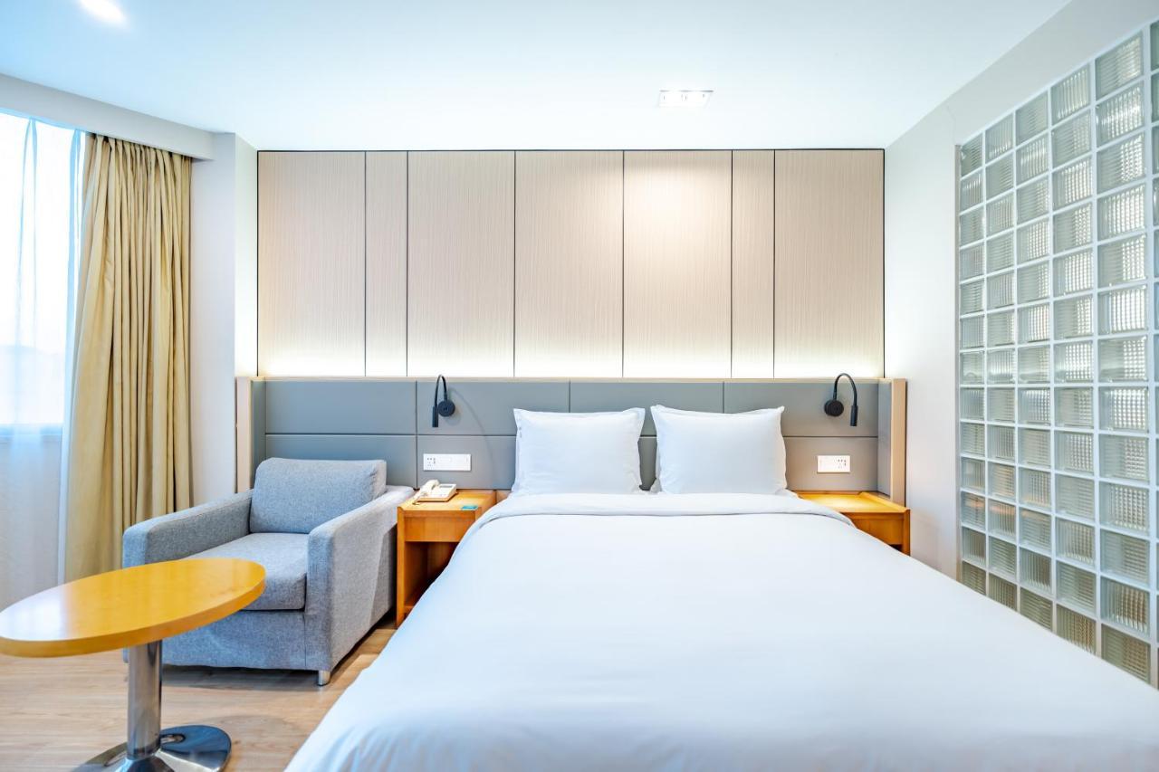 Hotel Express Jinqiao By Ihg