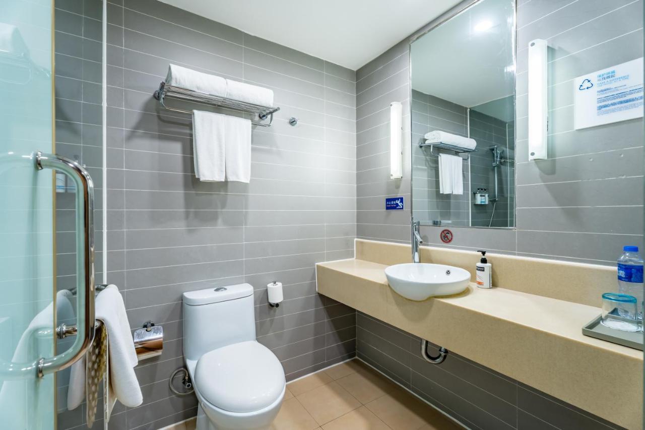 Hotel Express Jinqiao By Ihg