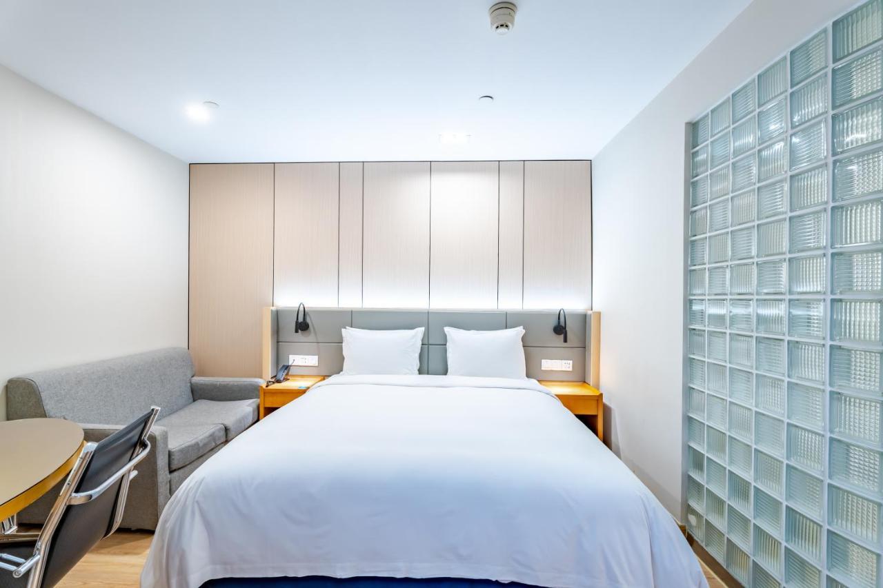 Express Jinqiao By Ihg Hotel 3*