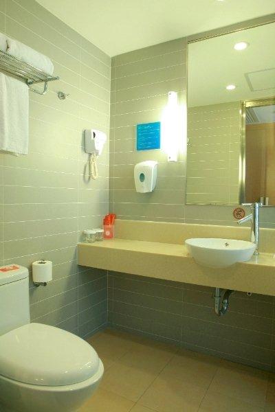 Express Jinqiao By Ihg Hotel 3*