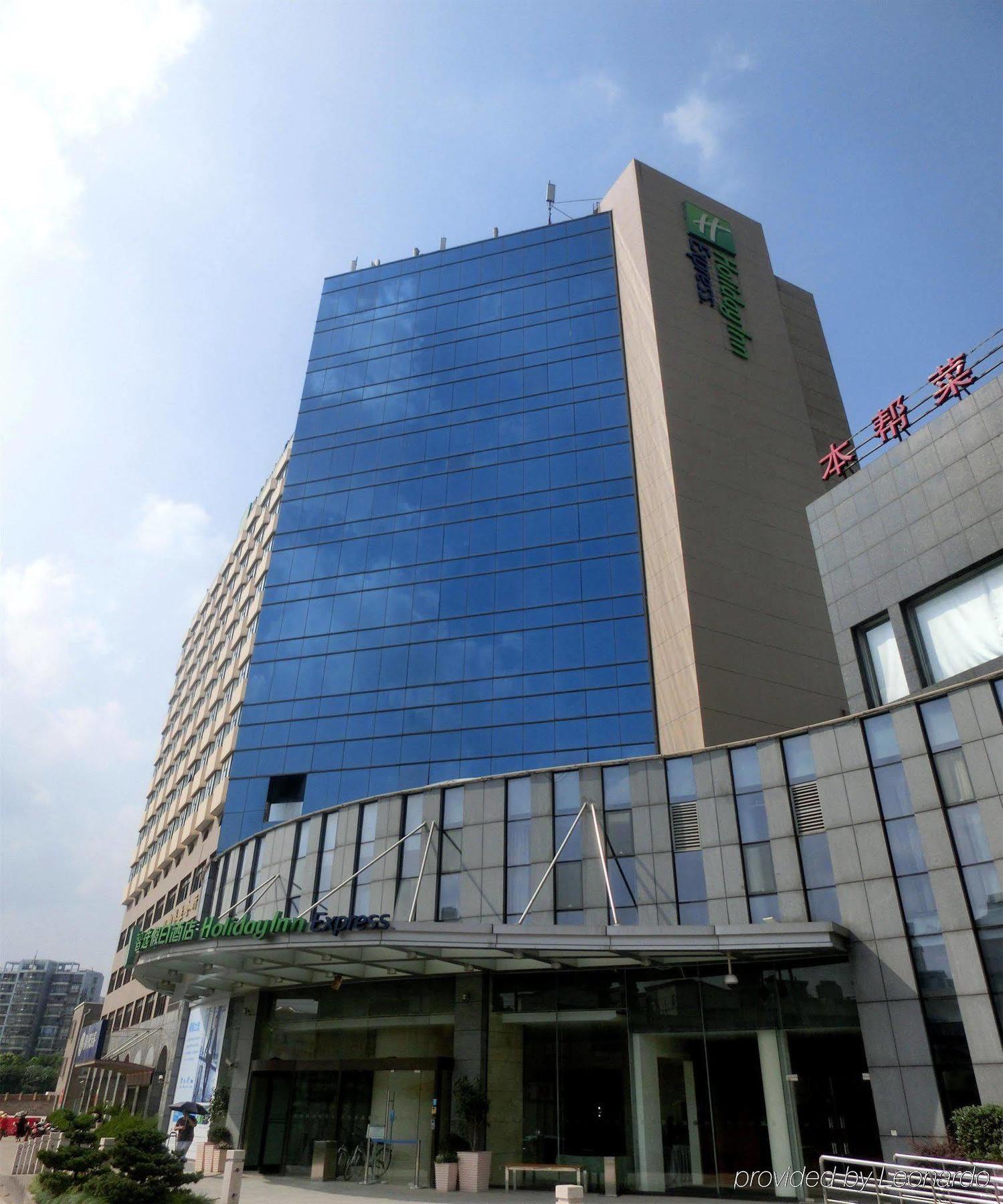 Hotel Express Jinqiao By Ihg 3*